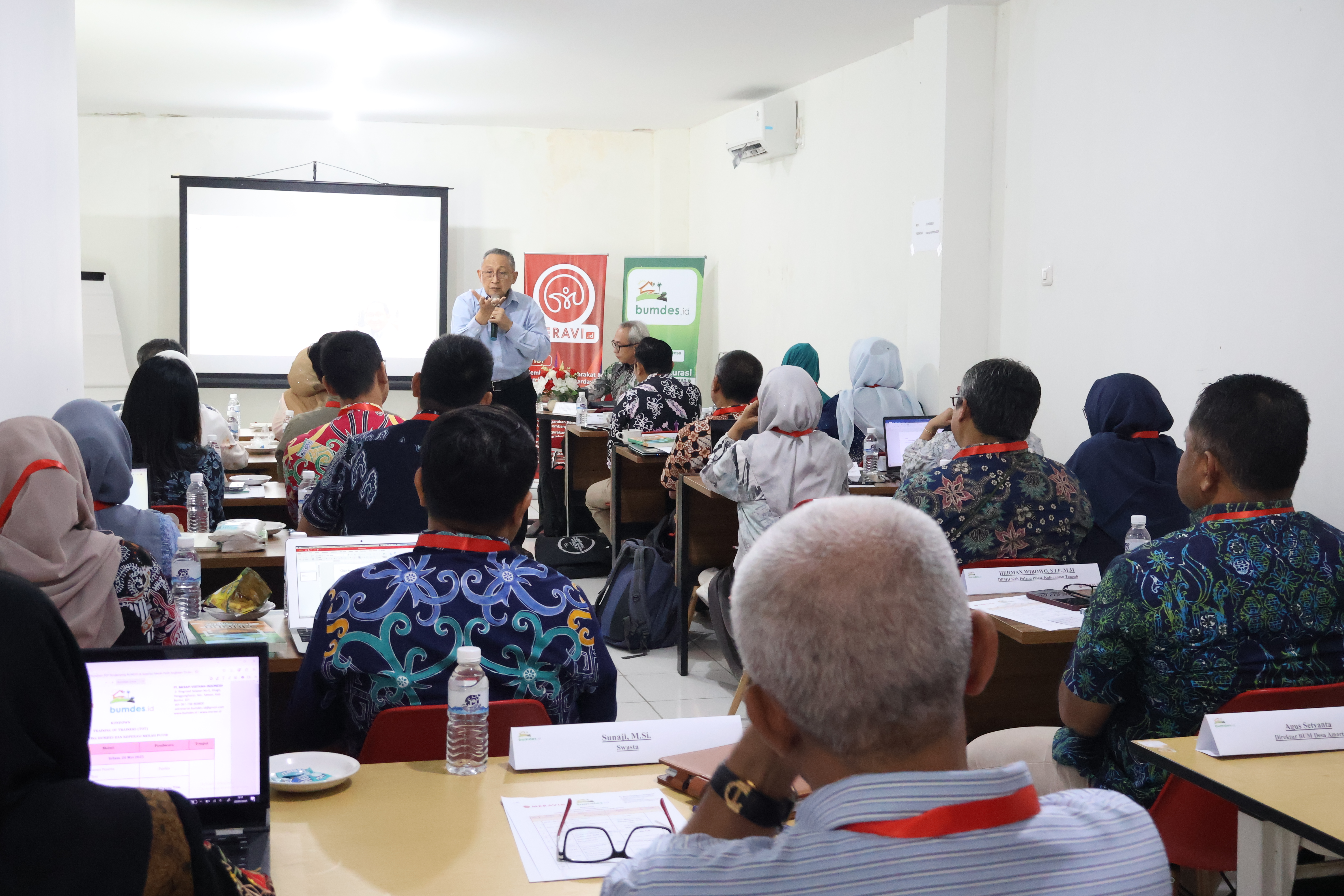 sinkronisasi-koperasi-umkm-dan-bum-desa-fondasi-ekonomi-desa